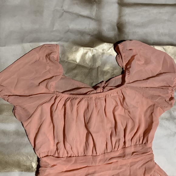 Feminine flowy peach colored dress with tie in the back , lightweight lining - Picture 5 of 7
